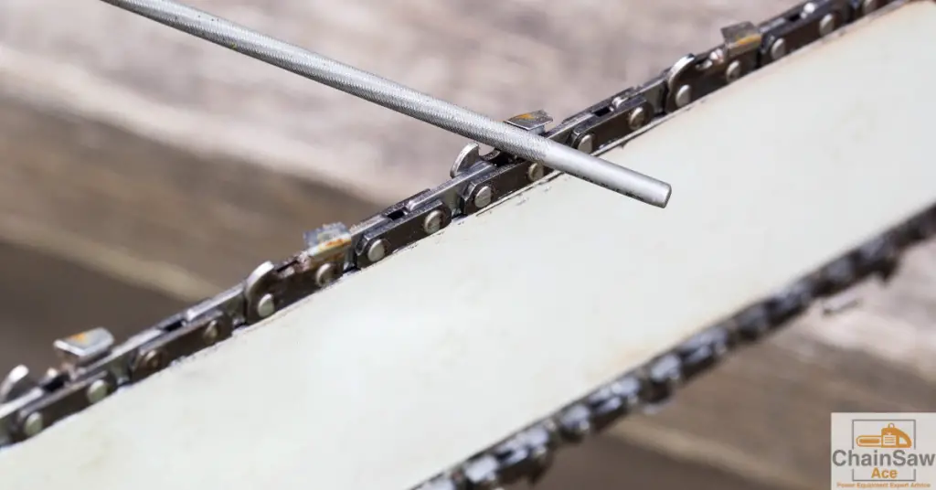 Fast Cutting Chainsaw Chains - chainsaw chain upclose with file